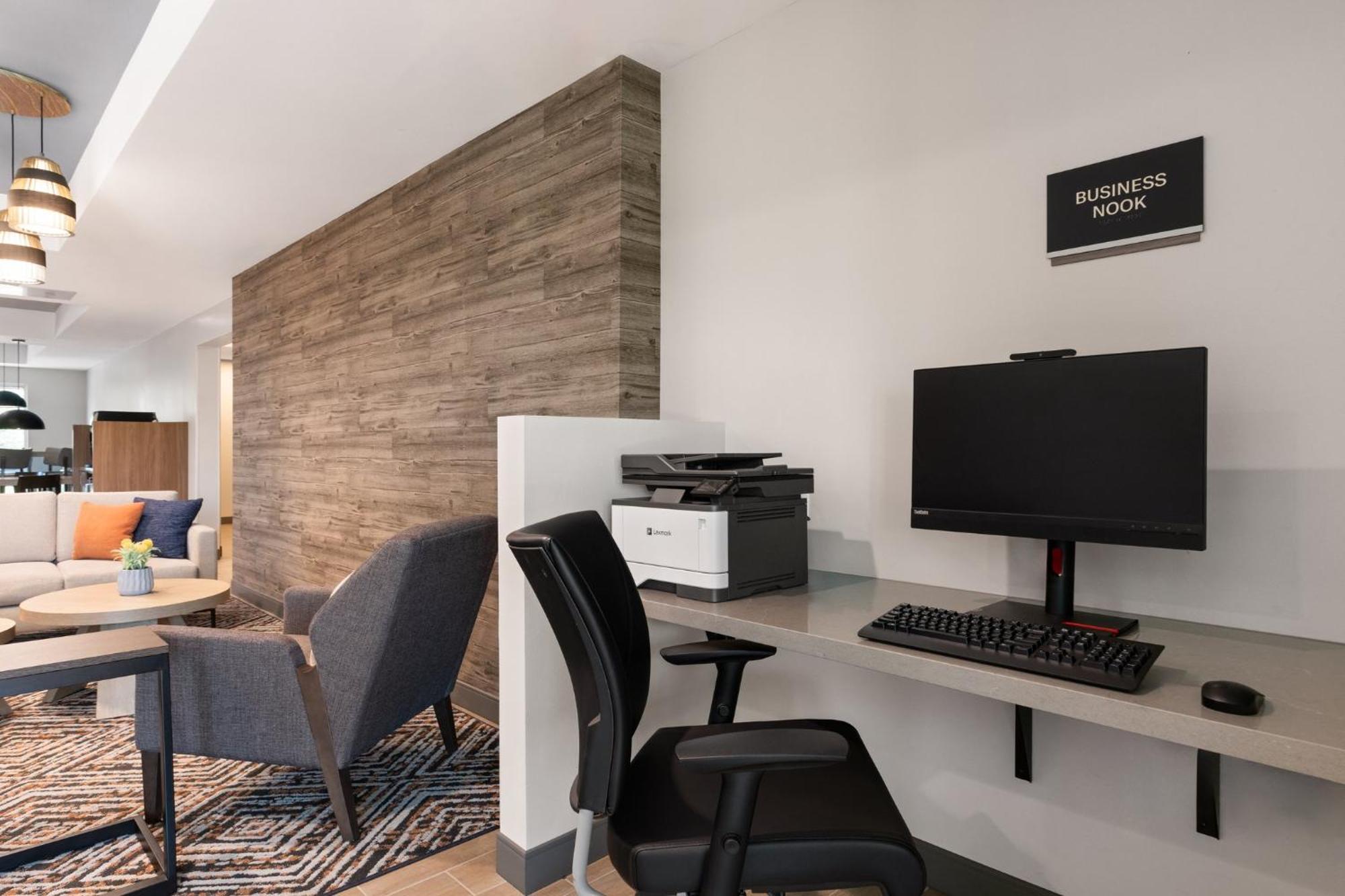 Candlewood By Ihg Hotel McPherson